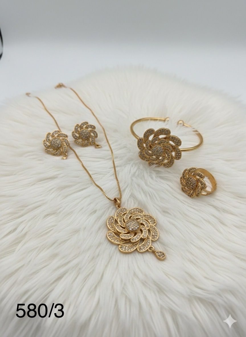 "🌸Royal Floral Crystal Set.